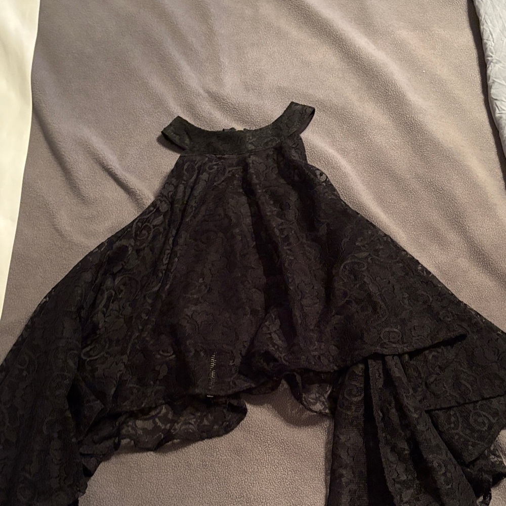 Elegant Black Lace Crop Cape